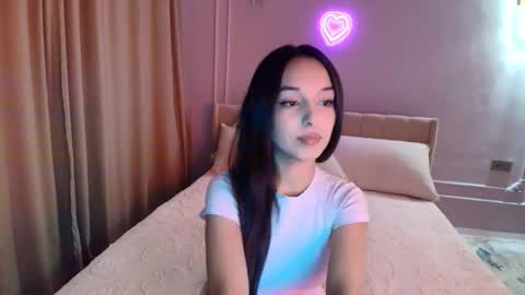 Mia online show from 11.22.25