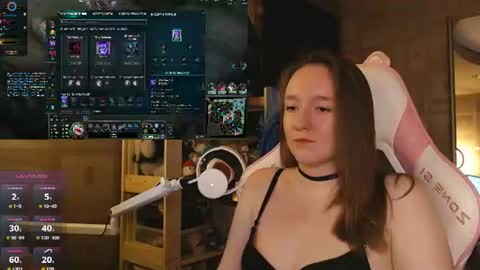 Snapshot of moonlish_siren chatting on 07.15.26 Katrin online show from 07.15.26