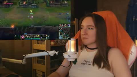 Snapshot of moonlish_siren chatting on 07.24.26 Katrin online show from 07.24.26