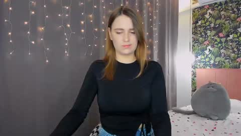 Snapshot of moonshineee_ chatting on 12.10.24 Monica online show from 12.10.24