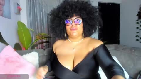 Snapshot of moradaniels chatting on 01.17.25   online show from 01.17.25