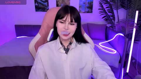 Snapshot of morana_batt chatting on 10.14.25 Morana online show from 10.14.25