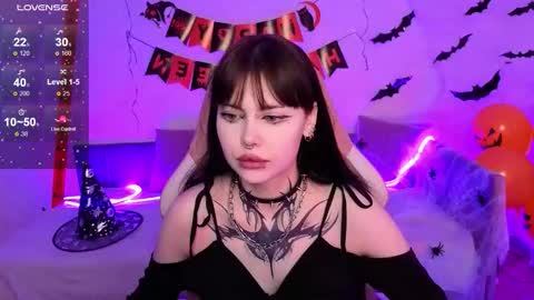 Snapshot of morana_batt chatting on 10.31.25 Morana online show from 10.31.25