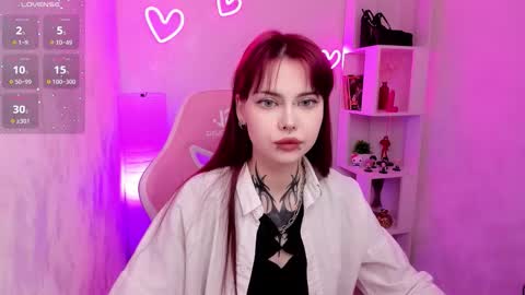 Snapshot of morana_batt chatting on 11.21.25 Morana online show from 11.21.25