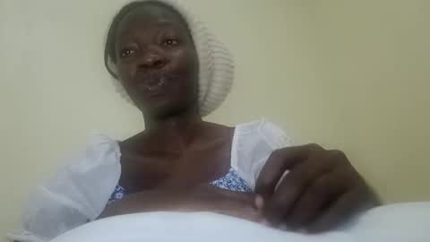 Snapshot of mouthymiss chatting on 10.09.25 Mouthymiss online show from 10.09.25