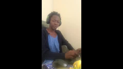 Snapshot of mouthymiss chatting on 12.17.25 Mouthymiss online show from 12.17.25