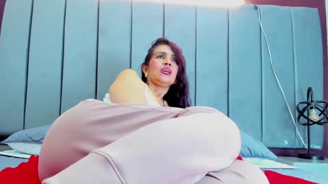 Snapshot of moxa_hot chatting on 12.26.24 moxa hot online show from 12.26.24