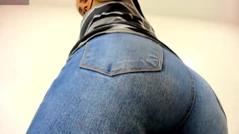 Snapshot of moxa_hot chatting on 09.20.25 moxa hot online show from 09.20.25