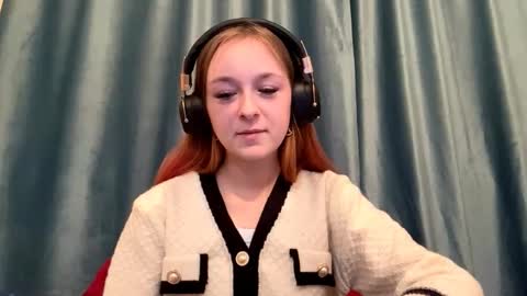 Snapshot of mozelleberendt chatting on 10.26.25 Jenny online show from 10.26.25