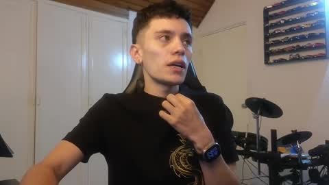 Snapshot of mr_andresr chatting on 10.09.25 Andy online show from 10.09.25