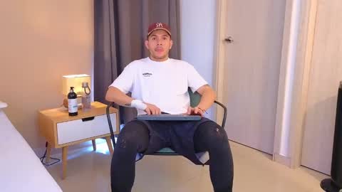 Snapshot of mr_danni_ chatting on 02.13.25 Danny Aleja online show from 02.13.25