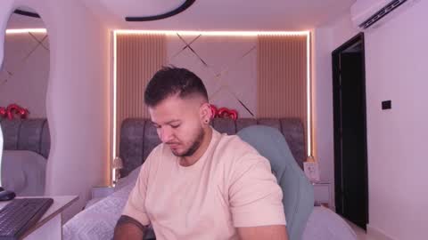 MIKEE online show from 03.01.26