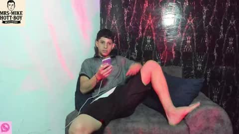 Snapshot of mr_mikehott_8 chatting on 12.14.25 mr_mikehott_8 online show from 12.14.25