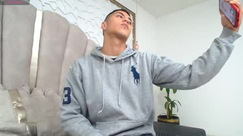 Snapshot of mr_porn_9 chatting on 04.04.26 Mr Porn online show from 04.04.26