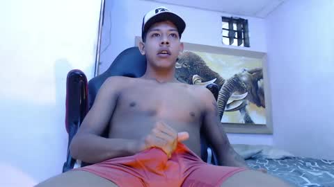 Snapshot of mr_stiven_ chatting on 02.15.25 mr_stiven_ online show from 02.15.25