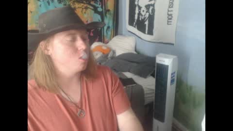 Snapshot of mr_strawberry chatting on 04.18.26 mr_strawberry online show from 04.18.26