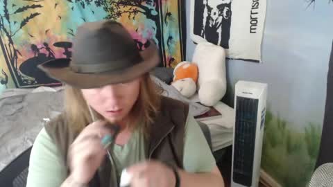 Snapshot of mr_strawberry chatting on 05.29.26 mr_strawberry online show from 05.29.26