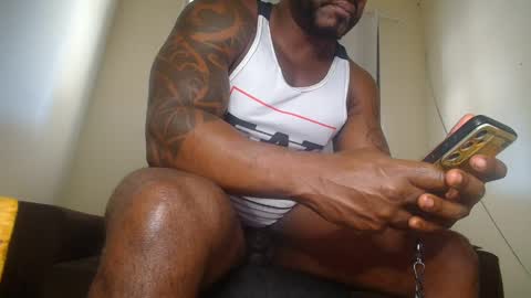 Snapshot of mrbrown_strong chatting on 06.08.26 mr brown online show from 06.08.26