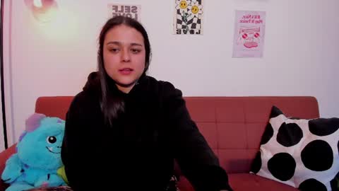Snapshot of mrbuu_ chatting on 06.12.26 Laura online show from 06.12.26