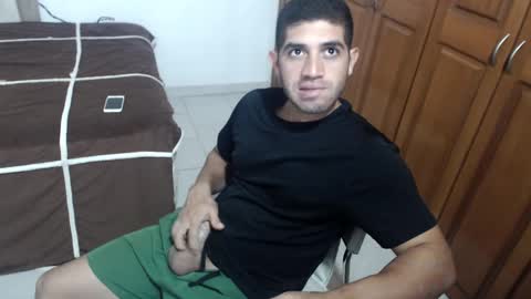 Snapshot of mrcum24 chatting on 12.10.24 Will online show from 12.10.24