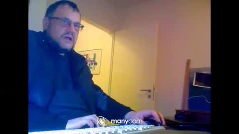 Snapshot of mrduplo1975 chatting on 11.18.25 MrJohnsen1975 online show from 11.18.25