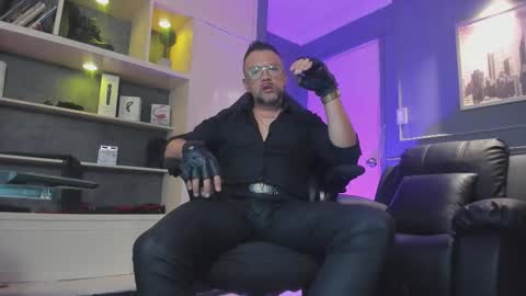 Snapshot of mrfrank_tattoo chatting on 12.20.25 MrFrank. online show from 12.20.25
