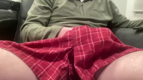 Snapshot of mrgummybear18 chatting on 02.11.25 mrgummybear18 online show from 02.11.25