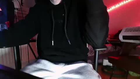 Snapshot of mrrogu3 chatting on 11.17.25 MrRogue online show from 11.17.25