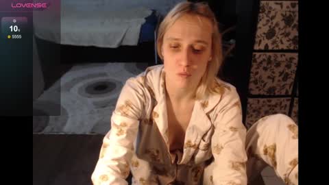 Snapshot of mrsluck chatting on 12.20.24 Sasha online show from 12.20.24