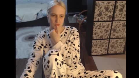 Snapshot of mrsluck chatting on 10.16.25 Sasha online show from 10.16.25