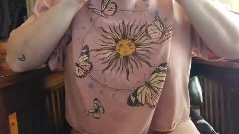 Snapshot of mrsluna19 chatting on 12.16.25 MrsLuna19 online show from 12.16.25