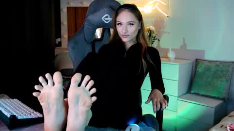 Snapshot of mrstenderbeast chatting on 02.22.25 YOUR OWNER online show from 02.22.25