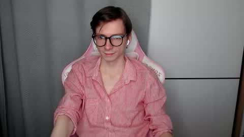 Snapshot of mrv1rginvibes chatting on 12.01.25 Shy Boy online show from 12.01.25