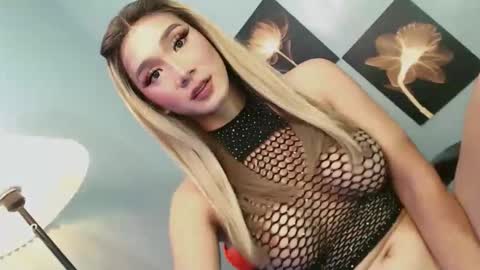 Snapshot of ms_chloe28 chatting on 12.04.25 chloe online show from 12.04.25