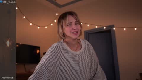 Snapshot of ms_dira chatting on 02.12.26 dira and the riru tribe online show from 02.12.26