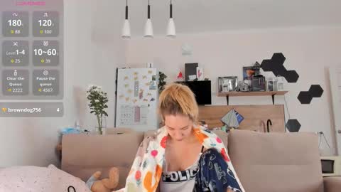 Snapshot of ms_foryou chatting on 10.11.25 Ms ForYOU online show from 10.11.25