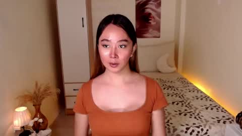Snapshot of ms_lhaydeebunny chatting on 04.23.26 Evon online show from 04.23.26