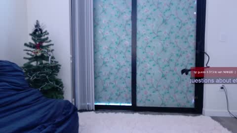 Snapshot of ms_mochii chatting on 12.20.24 R o r i SnapChat heyroriv2 wednesday - sunday Noon oclock mountain - 5pm mountain online show from 12.20.24