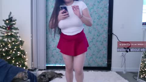 Snapshot of ms_mochii chatting on 12.21.24 R o r i SnapChat heyroriv2 wednesday - sunday Noon oclock mountain - 5pm mountain online show from 12.21.24