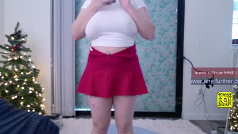 Snapshot of ms_mochii chatting on 12.21.24 R o r i SnapChat heyroriv2 wednesday - sunday Noon oclock mountain - 5pm mountain online show from 12.21.24