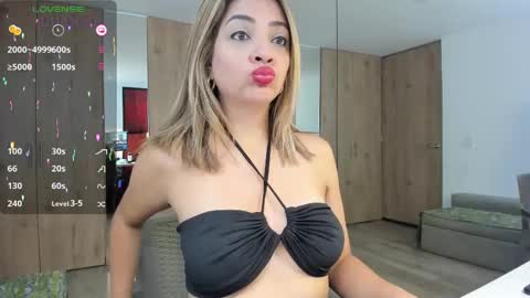 Snapshot of ms_valerypawg chatting on 03.02.25 Valery Torres  online show from 03.02.25