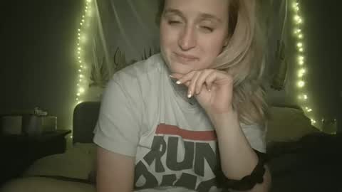 Snapshot of msclairewhatever chatting on 04.20.26 msclairewhatever online show from 04.20.26