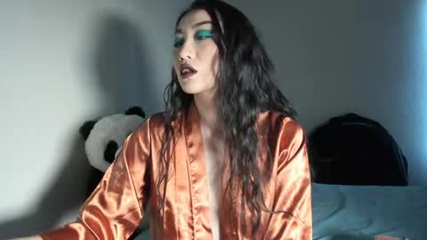 MsHebisBox online show from 02.25.25