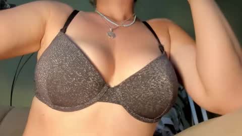 Snapshot of mspurrfectlove chatting on 03.01.25 MsPurrfectLove online show from 03.01.25