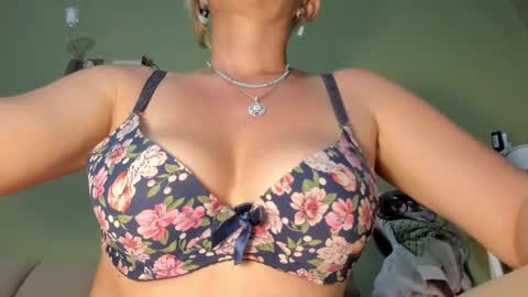 Snapshot of mspurrfectlove chatting on 03.02.25 MsPurrfectLove online show from 03.02.25