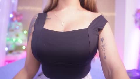 Snapshot of mssburbuja chatting on 12.22.25 Manuela online show from 12.22.25