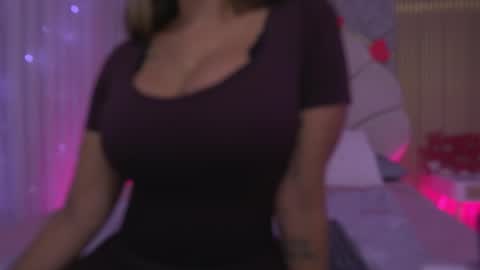 Snapshot of mssburbuja chatting on 02.11.26 Manuela online show from 02.11.26