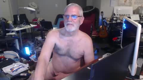 Snapshot of mt2much chatting on 10.06.25 mt2much online show from 10.06.25