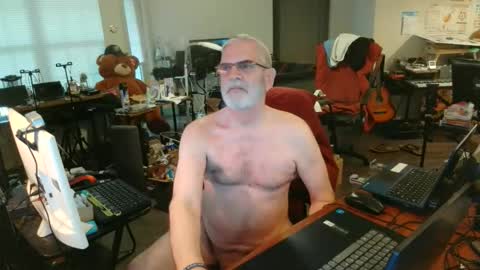 Snapshot of mt2much chatting on 04.12.26 mt2much online show from 04.12.26