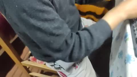 Snapshot of muchachosam chatting on 10.04.25 zenon online show from 10.04.25